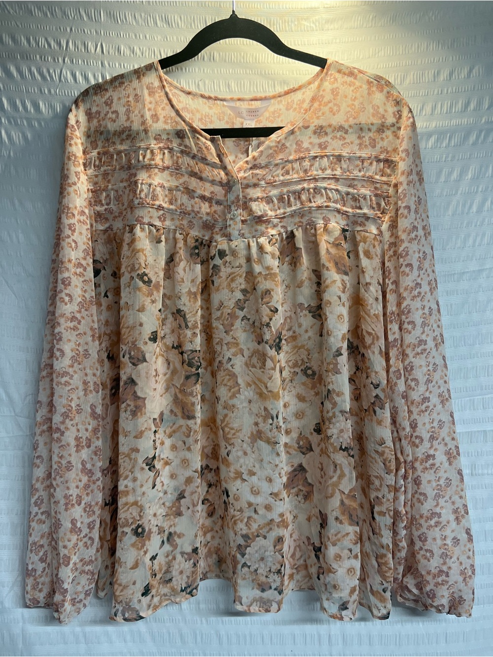 LC Lauren Conrad Cream and Blush Floral Pintuck Peasant Blouse